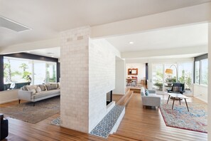 Casa, 4 quartos | Área de estar