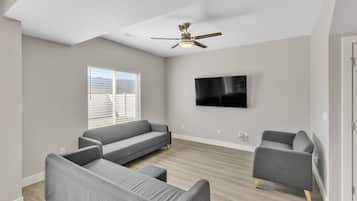 Maison, 3 chambres | Coin séjour