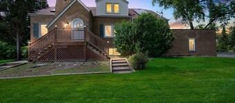 Serene & Charming 5br Des Plaines Getaway 5 Bedroom Home by RedAwning