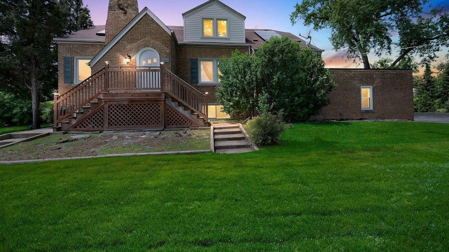 Serene & Charming 5br Des Plaines Getaway 5 Bedroom Home by RedAwning