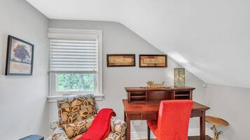 House, 5 Bedrooms | Dining