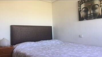 2 slaapkamers, een strijkplank/strijkijzer, wifi, beddengoed