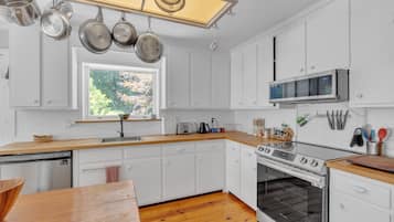 House, 3 Bedrooms | Dapur peribadi | Peti sejuk, ketuhar, dapur, pembancuh kopi/teh