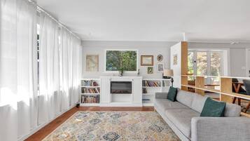 House, 3 Bedrooms | Living area