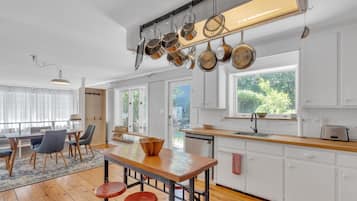 House, 3 Bedrooms | Dapur peribadi | Peti sejuk, ketuhar, dapur, pembancuh kopi/teh