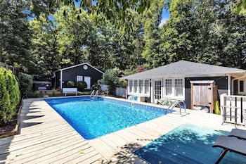 Robin's Rest 3 Bedroom Home by RedAwning