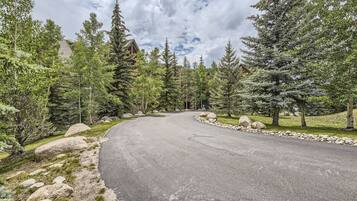 Condo, 3 Bedrooms | Property grounds
