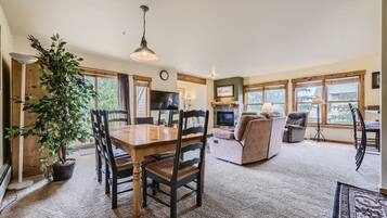 Kondominium, 3 kamar tidur | Tempat makan