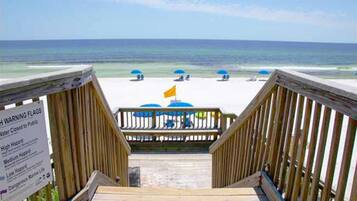 Condo, 2 Bedrooms | Property grounds