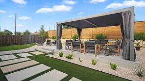 House, 4 Bedrooms | Property grounds - Elegant, Spacious Retreat Perfect For Families 4 Bedroom Home by RedAwning (Austin)