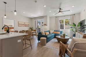 Living area - Deja Blue At Desert Color 2 Bedroom Condo (St. George)