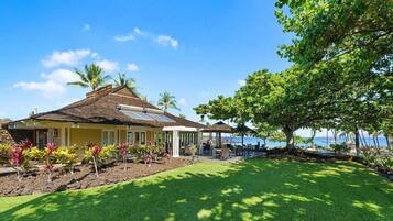 Condo, 3 Bedrooms | Property grounds