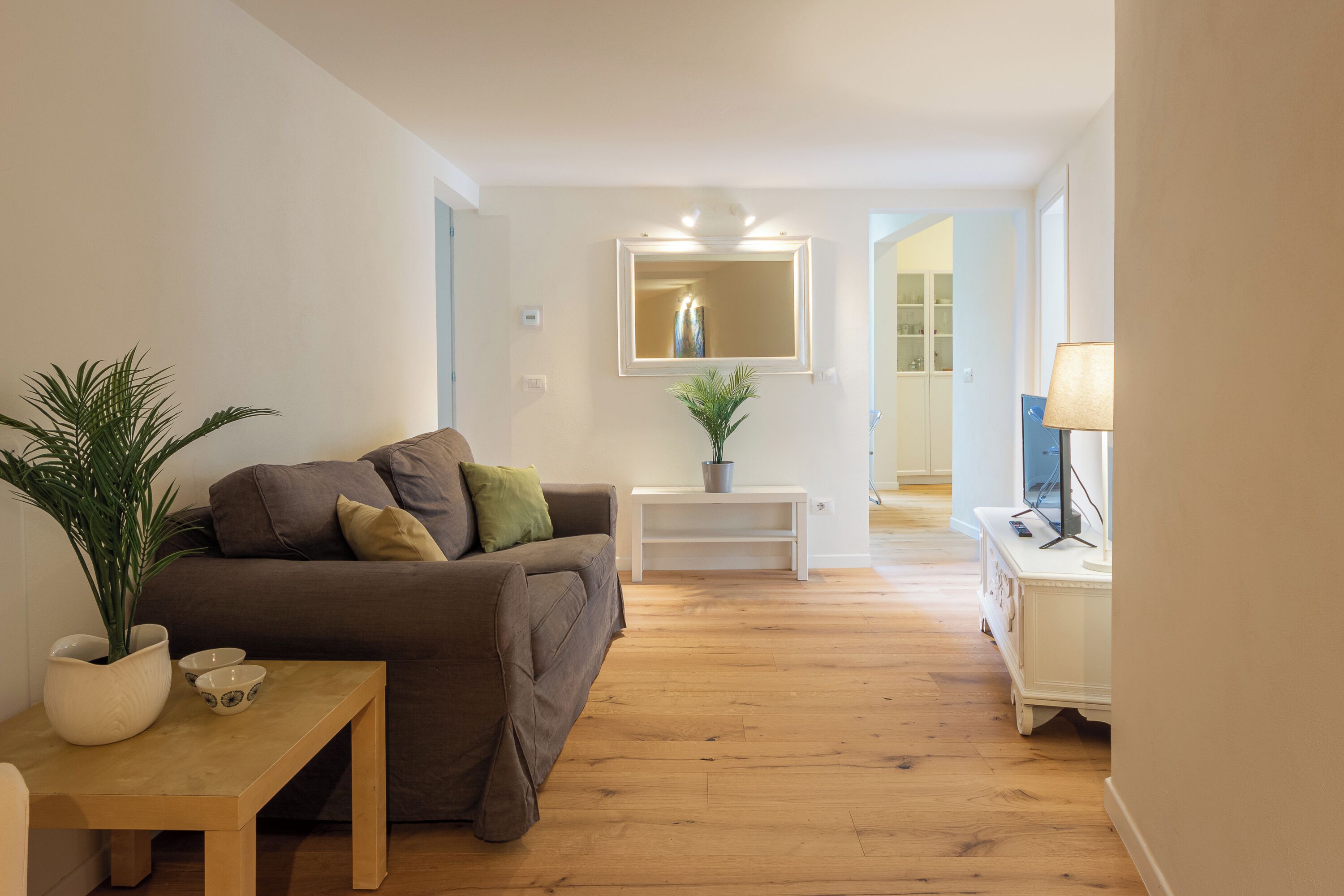 Classic-lejlighed | Opholdsområde | 32-tommers smart-tv med kabelkanaler