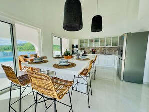Dining - Charming spacious 3-bedroom villa with panoramic views of Orient Bay Beach.

 (Mont Vernon)