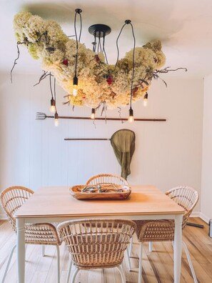 Dining - Cozy Quiet at Mill Pond Cottage (Dowagiac)