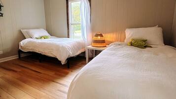 3 bedrooms, desk, iron/ironing board, WiFi