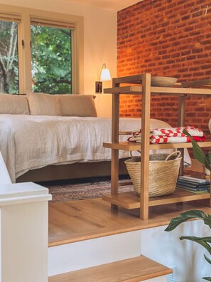Desk, iron/ironing board, travel cot, WiFi