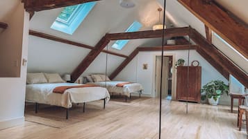 2 bedrooms, desk, iron/ironing board, travel crib