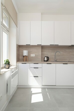 스튜디오, 주방 | 전 용 주방 | 오븐, 전기 주전자, 식탁