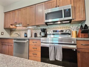 Microondas, horno, placa de cocina, lavavajillas