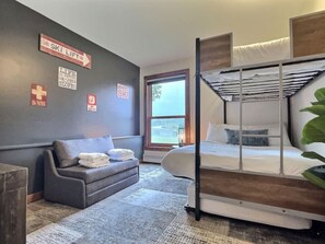 2 habitaciones, tabla de planchar con plancha y cuna de viaje 