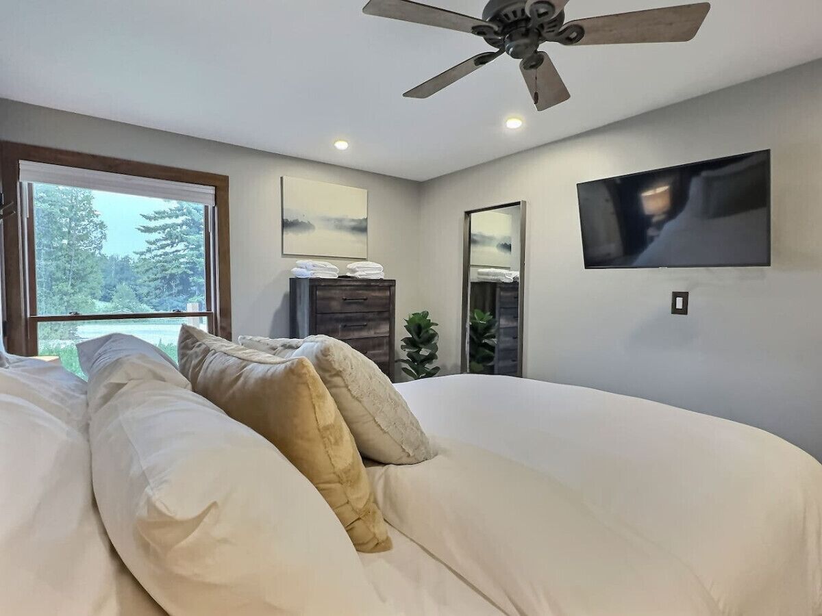 2 bedrooms, iron/ironing board, travel crib, free WiFi