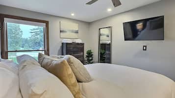 2 bedrooms, iron/ironing board, travel crib, free WiFi