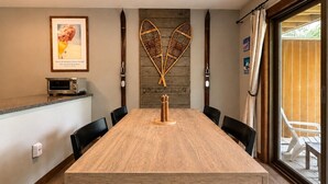 Dining - BeaverBox AC, Pool, Hot Tub, Sauna, Near Resort (Killington)