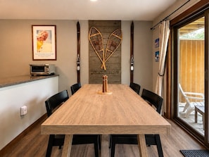 Dining - BeaverBox AC, Pool, Hot Tub, Sauna, Near Resort (Killington)