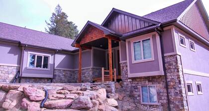 Beautiful New Home with Views of Castle Mountain - 3510