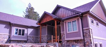 Beautiful New Home with Views of Castle Mountain - 3510