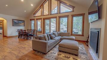 TV connectée, cheminée