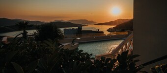 Ap with private pool.
