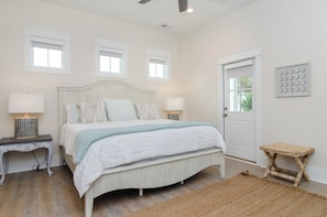 6 bedrooms, desk, iron/ironing board, WiFi - TresSea: Fabulous 6 bedroom new construction home! (Kure Beach)