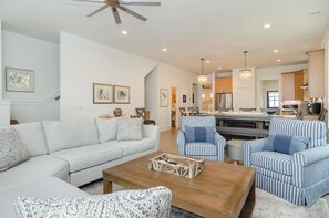 Smart TV, video games, ping pong - TresSea: Fabulous 6 bedroom new construction home! (Kure Beach)