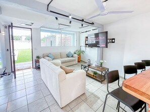 Living room - New Comfortable Retreat. Pool & BBQ (Yautepec)