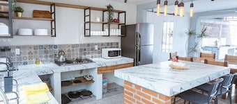 New Comfortable Retreat. Pool & BBQ