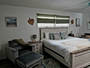 3 makuuhuonetta, työpöytä, vauvan matkasänky, Wi-Fi