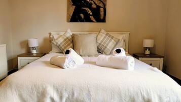 2 bedrooms, iron/ironing board, travel cot, WiFi