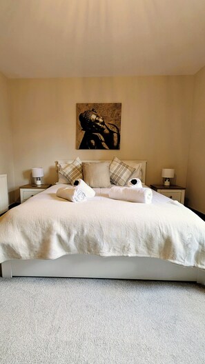 2 bedrooms, iron/ironing board, travel cot, WiFi