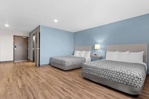 Escritorio, wifi gratis y ropa de cama