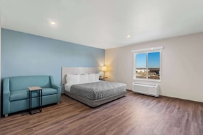 Standard Studio, 1 King Bed, Non Smoking