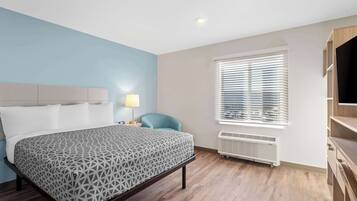 Suite, 1 Queen Bed, Non Smoking