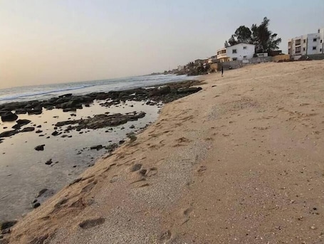 Beach. Studio Meublé à Yenne Dakar Auprès de la Plage Pied Dans L'eau