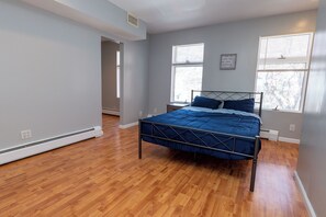 3 soveværelser, skrivebord, strygejern/strygebræt, Wi-Fi