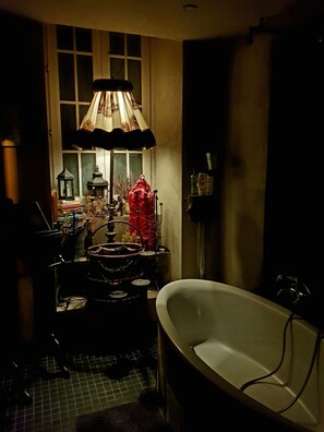 Haartrockner, Handtücher, Seife, Shampoo