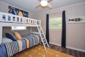 3 chambres, fer et planche à repasser, lit de bébé portatif, Wi-Fi