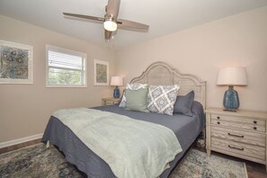 3 chambres, fer et planche à repasser, lit parapluie, Wi-Fi