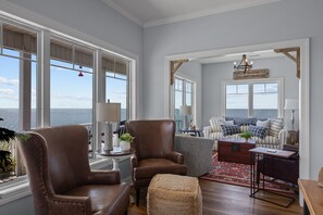 TV - The Point at Marshallberg-Waterfront Home (Marshallberg)