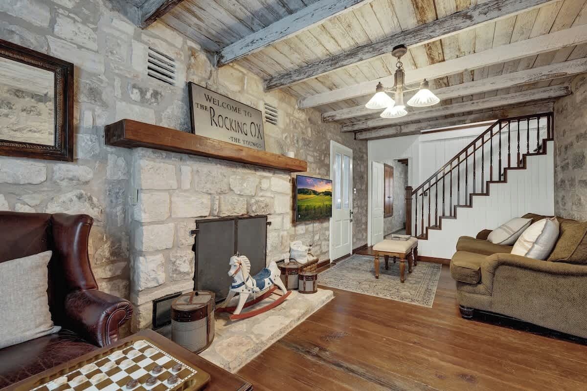 TV, fireplace, offices